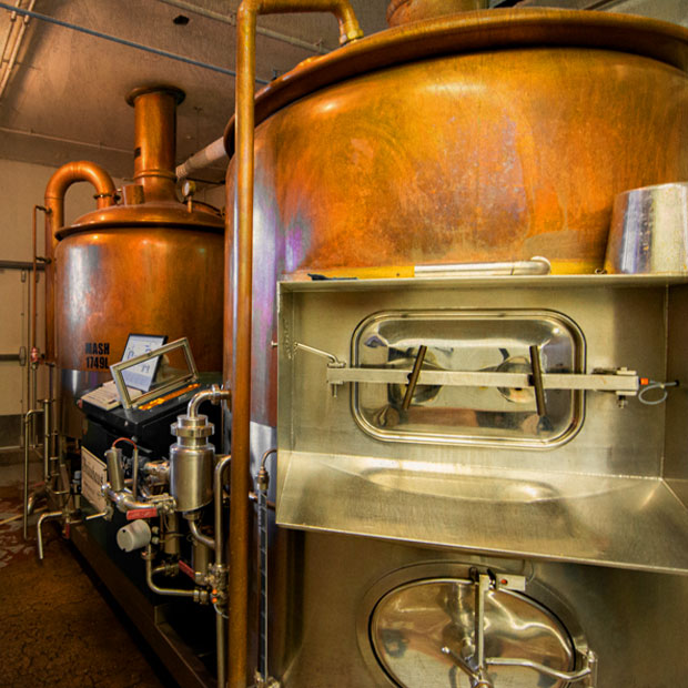 https://lowdistillingco.com/wp-content/uploads/2021/04/kenora-brewery-1-Images-Slider.jpg